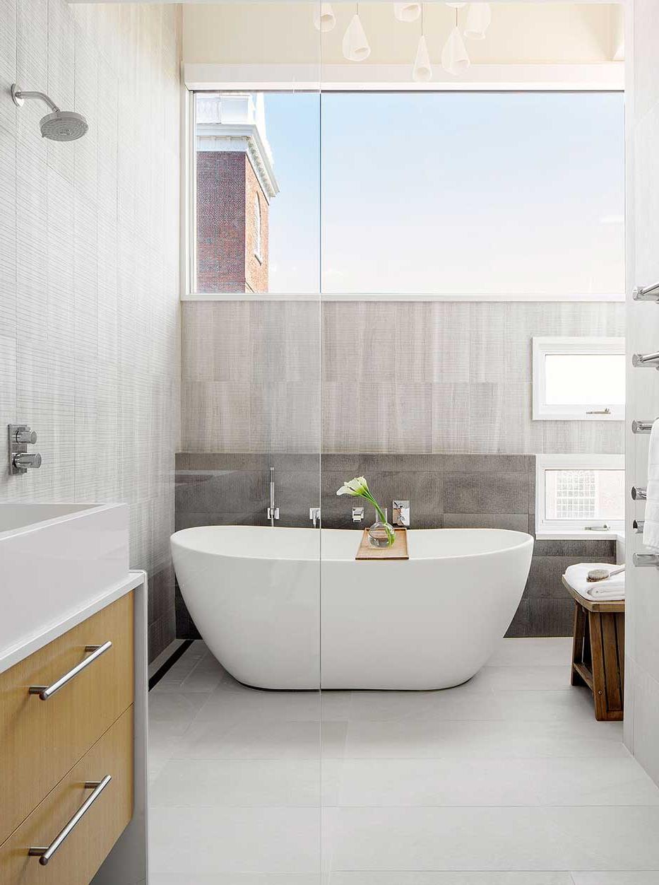 Master bathroom design by LDa Architecture & 内饰, construction by F.H. Perry Builder