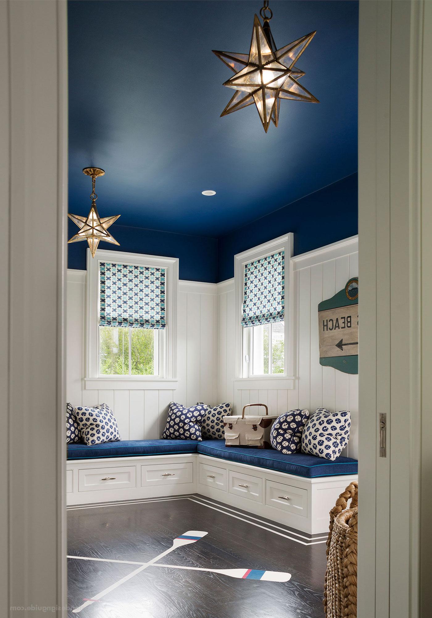 Nautical blue and white entryway designed by SLC内饰